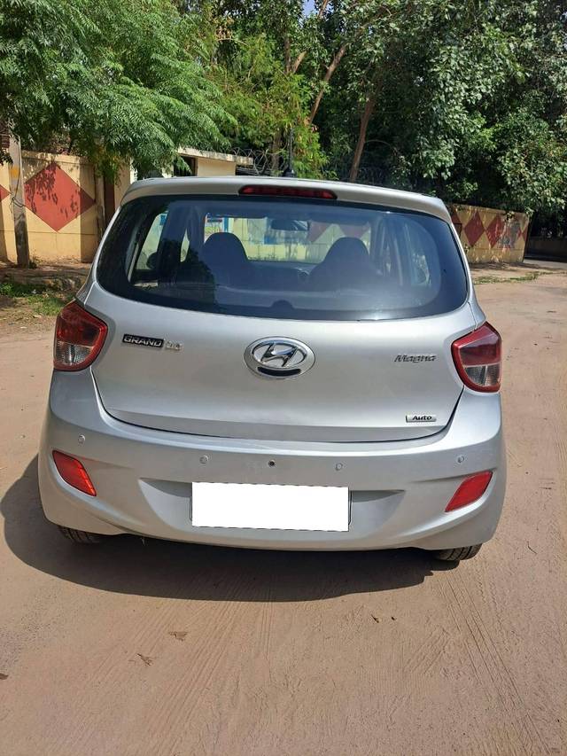 https://images10.gaadi.com/usedcar_image/4585185/original/processed_505265f37b7b2c50bc130499c1351fdb.jpg?imwidth=6402