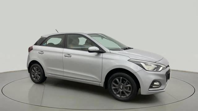 https://images10.gaadi.com/usedcar_image/4585191/original/9828759ca929e9e66e2e9abf561fce1e.jpg?imwidth=6400