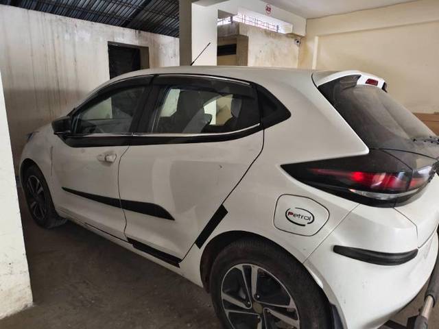 https://images10.gaadi.com/usedcar_image/4585201/original/processed_addea7ce-6fa6-4579-820e-7621a6f53a02.jpg?imwidth=6402