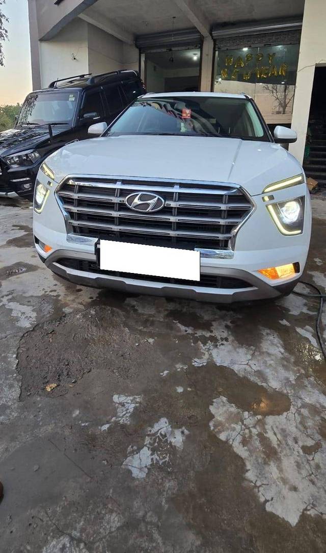 https://images10.gaadi.com/usedcar_image/4585206/original/processed_50e767a380eb976daa4a1d9373aef7ca.jpg?imwidth=6402