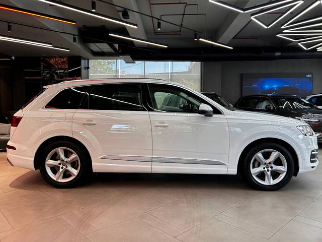 https://images10.gaadi.com/usedcar_image/4585209/original/e0c07ce04f89075c282505f50c0a0db2.JPG?imwidth=6401