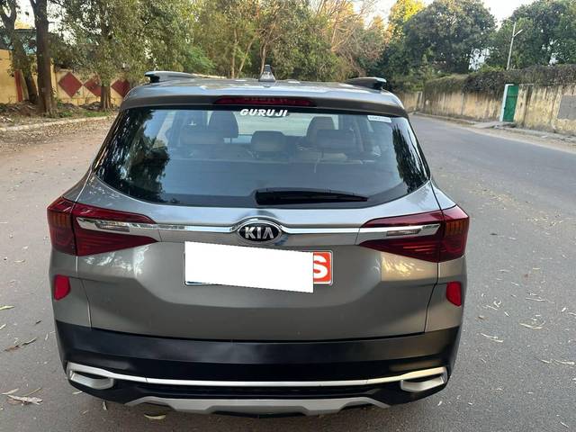 https://images10.gaadi.com/usedcar_image/4585215/original/processed_cd31c03e60718dd30a32275034332d9f.jpg?imwidth=6402