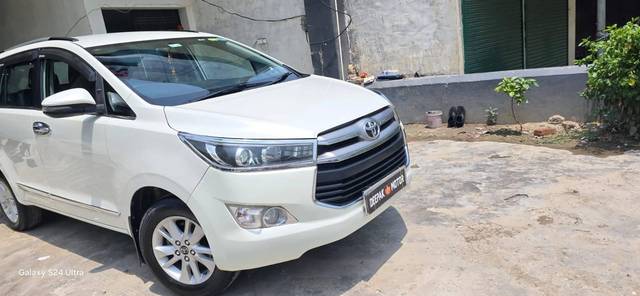 https://images10.gaadi.com/usedcar_image/4585216/original/processed_f8c3ad7fa97e2378d61159143cd936cb.jpg?imwidth=6400