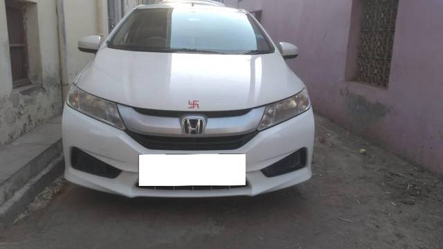 https://images10.gaadi.com/usedcar_image/4585219/original/processed_9072fea9-82fe-485d-b970-eebf35044ca7.jpg?imwidth=6400