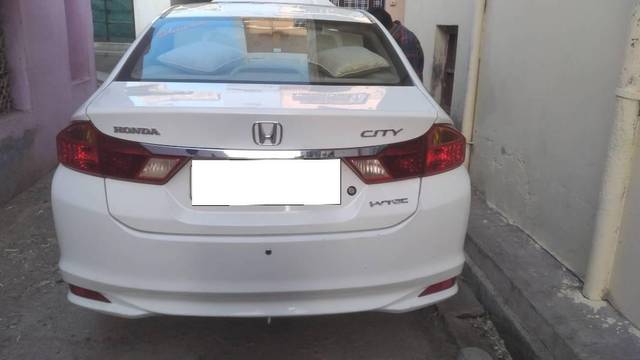 https://images10.gaadi.com/usedcar_image/4585219/original/processed_e21b43dd-ae50-460c-9bcf-ed94f82c512d.jpg?imwidth=6401