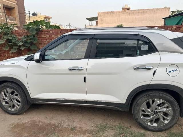 https://images10.gaadi.com/usedcar_image/4585226/original/processed_d005a089-caee-402c-a541-4bf42a34faad.jpg?imwidth=6400