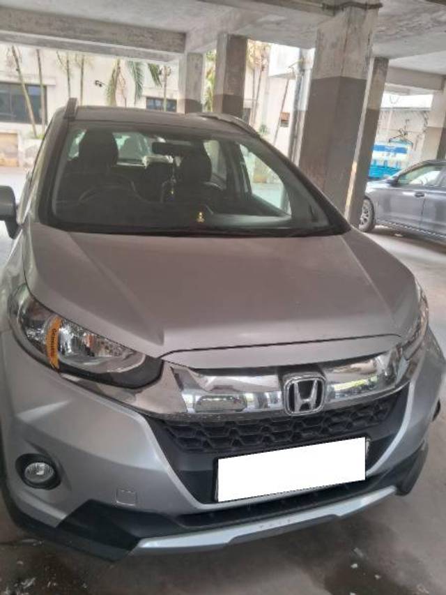 https://images10.gaadi.com/usedcar_image/4585228/original/processed_7071e144-6277-48bb-9e52-aa0b6e2aa3d4.jpg?imwidth=6402