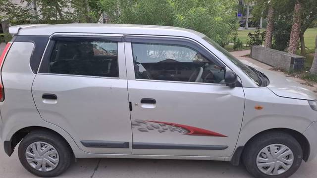 https://images10.gaadi.com/usedcar_image/4585235/original/processed_d4aae61b-faf3-45f2-9898-bc1fd1154b62.jpg?imwidth=6400
