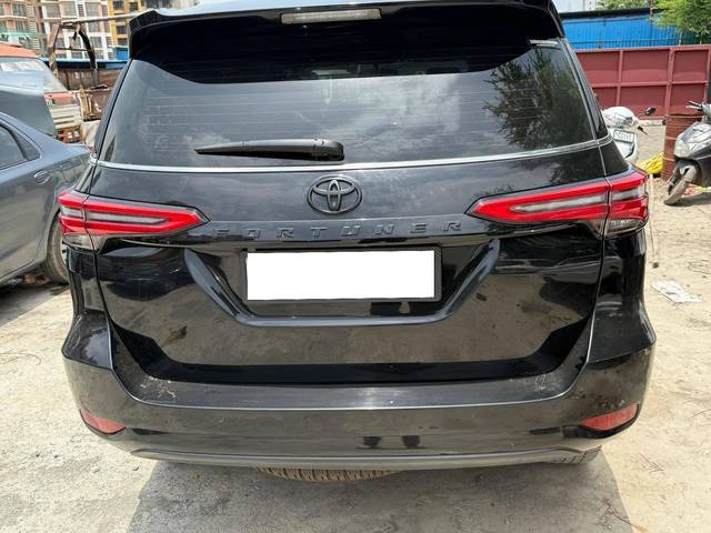https://images10.gaadi.com/usedcar_image/4585238/original/processed_bd19f0ac3b337092586f11f791e00ed6.jpg?imwidth=6401
