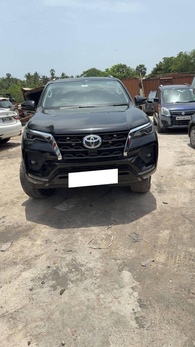 https://images10.gaadi.com/usedcar_image/4585238/original/processed_f735ccbf1c18e3a8a06bde9a181968da.jpg?imwidth=6402