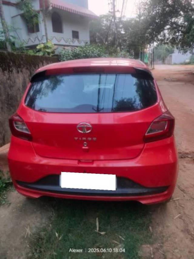 https://images10.gaadi.com/usedcar_image/4585296/original/processed_cb3d5552-ed88-46ee-b6dd-92e9a979b9d2.jpg?imwidth=6401