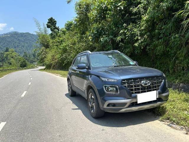https://images10.gaadi.com/usedcar_image/4585303/original/processed_0fa93a6e-9e02-4372-bb00-5977098daa09.jpg?imwidth=6400