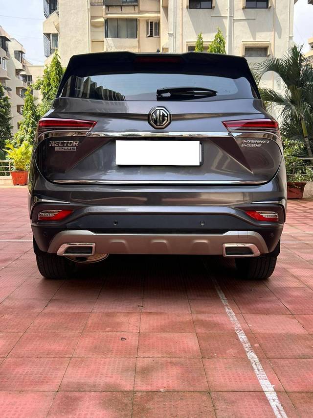 https://images10.gaadi.com/usedcar_image/4585310/original/processed_da41c5e69530954d1e5d20a080ed5c00.jpeg?imwidth=6402