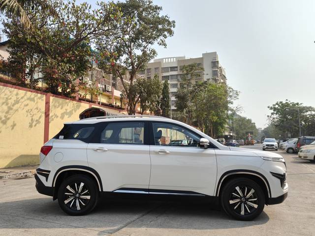 https://images10.gaadi.com/usedcar_image/4585311/original/16a70912d69f652b55d9b8ccd3e803b5.jpg?imwidth=6401