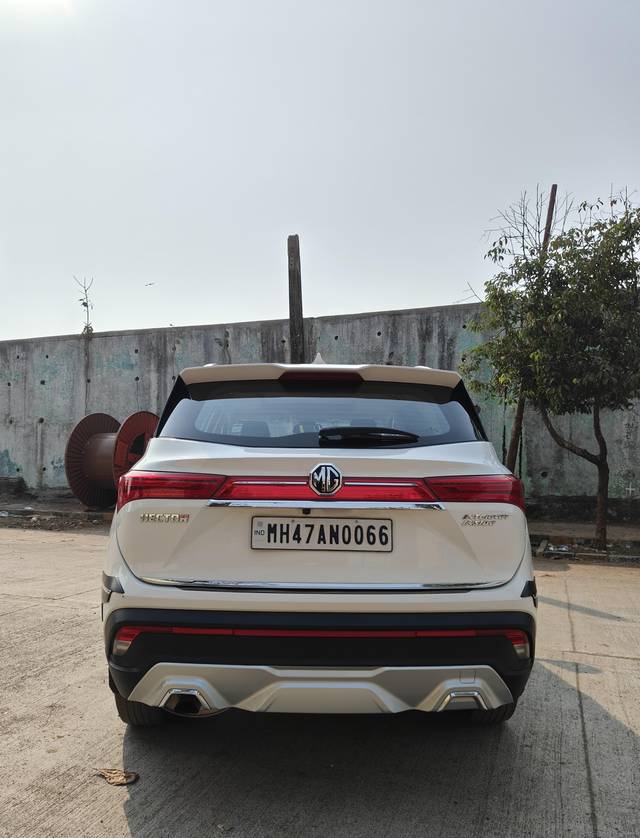 https://images10.gaadi.com/usedcar_image/4585311/original/processed_fe9428fb65d3d1ad80feb4471deb4cbc.jpg?imwidth=6402