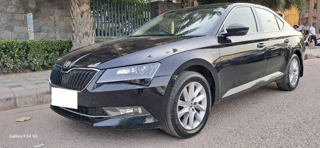 https://images10.gaadi.com/usedcar_image/4585315/original/processed_31d1e2601111e2e2cc58042fa88970b9.jpg?imwidth=6400