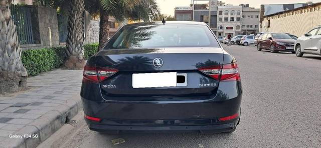 https://images10.gaadi.com/usedcar_image/4585315/original/processed_f113400773785c9a117e3b4420f1be1c.jpg?imwidth=6402