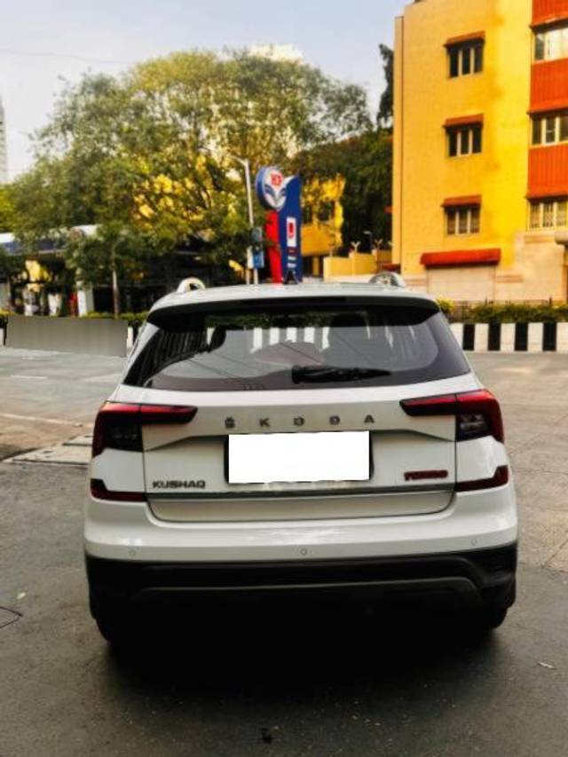 https://images10.gaadi.com/usedcar_image/4585319/original/processed_9dac2fa9-e7aa-4707-9724-d415cd3abfe4.jpeg?imwidth=6402