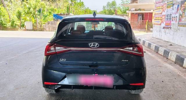 https://images10.gaadi.com/usedcar_image/4585330/original/processed_c0bb70e4-8717-426f-a289-6bb1f330d824.jpg?imwidth=6401