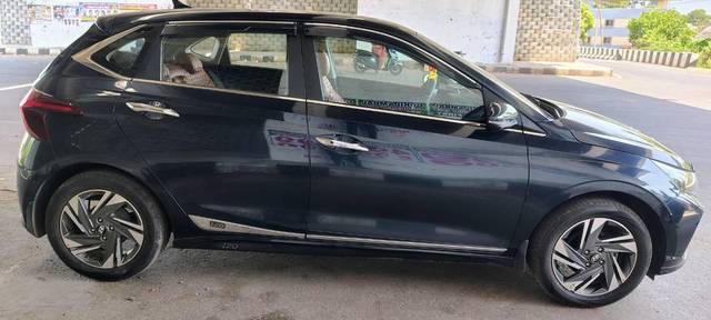 https://images10.gaadi.com/usedcar_image/4585330/original/processed_f1ed5329-b6aa-4d51-8eda-1aeefd3c3476.jpg?imwidth=6402