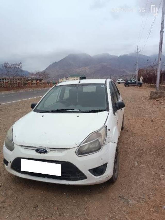 https://images10.gaadi.com/usedcar_image/4585347/original/processed_52fffb09-9606-4793-b3df-f7b2ea34bfc8.jpg?imwidth=6401