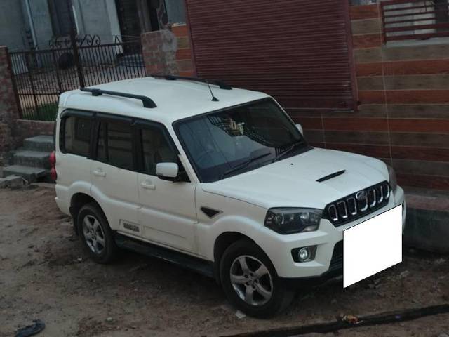 https://images10.gaadi.com/usedcar_image/4585358/original/processed_1c29622e-2010-4efe-8d9a-603a4ac7e5ca.jpg?imwidth=6400