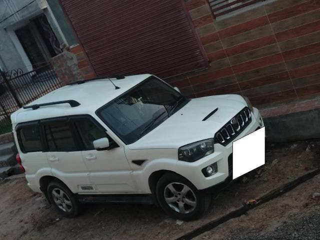 https://images10.gaadi.com/usedcar_image/4585358/original/processed_2674cb35-6790-4353-b7ab-8832bd1d5fc6.jpg?imwidth=6401