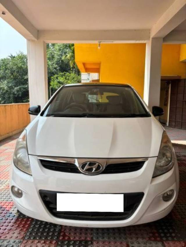 https://images10.gaadi.com/usedcar_image/4585362/original/processed_7f962435-11f4-48db-a027-5d0ed4af6de7.jpg?imwidth=6400
