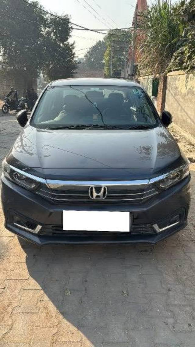 https://images10.gaadi.com/usedcar_image/4585436/original/processed_80841139-e6d3-4573-b2d6-8b11ccee1018.jpeg?imwidth=6400