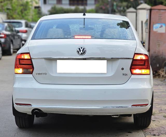 https://images10.gaadi.com/usedcar_image/4585513/original/processed_c94cbe36-a8d1-4c7b-8fa2-cb507a433229.jpg?imwidth=6401