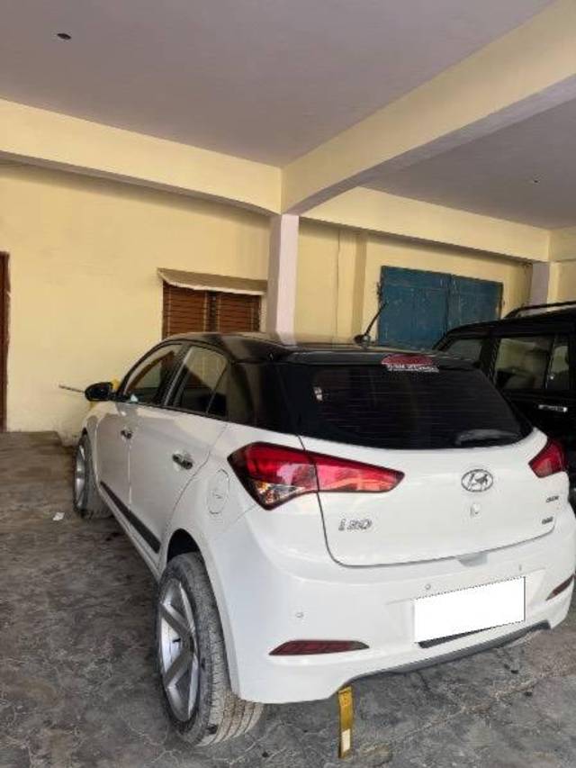 https://images10.gaadi.com/usedcar_image/4585614/original/processed_1e2f45be-1953-498a-8151-0dc42b429359.jpeg?imwidth=6402