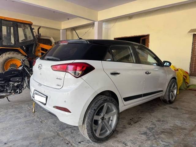 https://images10.gaadi.com/usedcar_image/4585614/original/processed_c00b8a8e-a4cf-4181-b200-ab093d54736b.jpeg?imwidth=6401