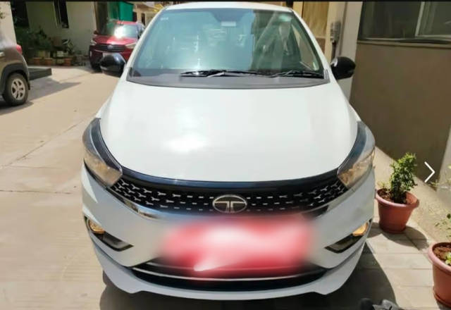 https://images10.gaadi.com/usedcar_image/4585646/original/24a3627d-e60b-476f-a0da-bea19cca514c.?imwidth=6402