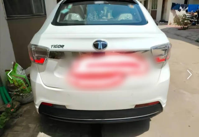 https://images10.gaadi.com/usedcar_image/4585646/original/d7bd0b9d-334a-4f26-a1fd-9d22c257459c.?imwidth=6401