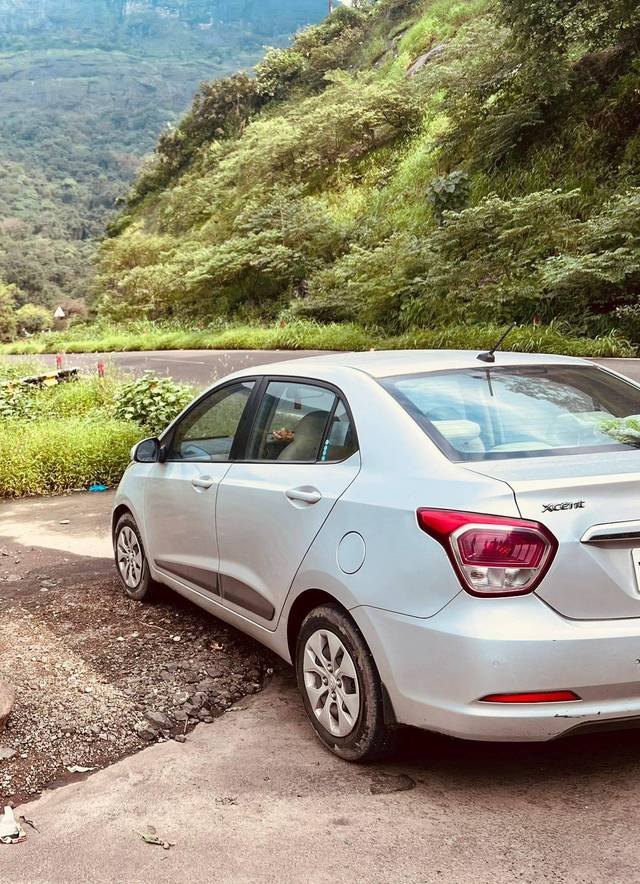https://images10.gaadi.com/usedcar_image/4585693/original/processed_563bedc4-2615-41df-8793-f558c547b52f.jpg?imwidth=6402