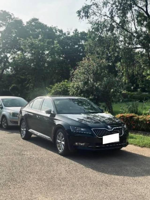 https://images10.gaadi.com/usedcar_image/4585731/original/processed_5828c6d0-fda3-459a-8c0b-9c040be1f4b9.jpeg?imwidth=6400