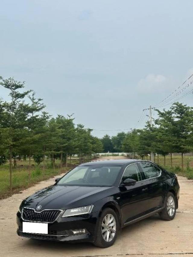 https://images10.gaadi.com/usedcar_image/4585731/original/processed_9655f2b9-d8d4-4ff4-8a6f-177e219cdc07.jpeg?imwidth=6401