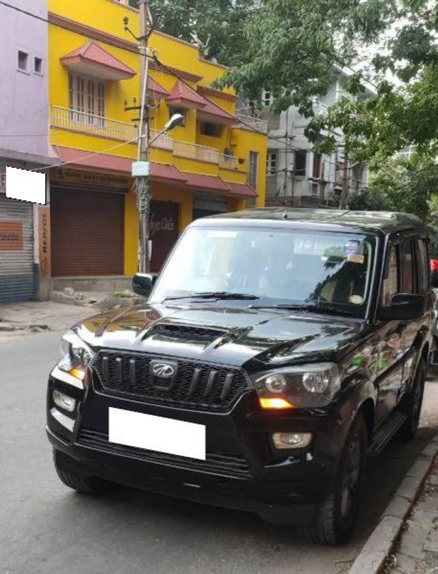 https://images10.gaadi.com/usedcar_image/4585739/original/processed_a3a9e79e-64ca-441f-ae44-4cea0b1b8be7.jpg?imwidth=6400