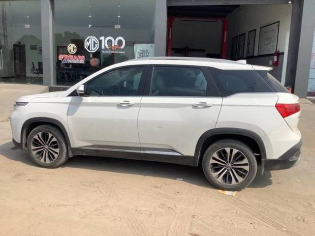https://images10.gaadi.com/usedcar_image/4585808/original/processed_0d53593a-ad8b-4d44-af8a-d89250f171a1.jpeg?imwidth=6400