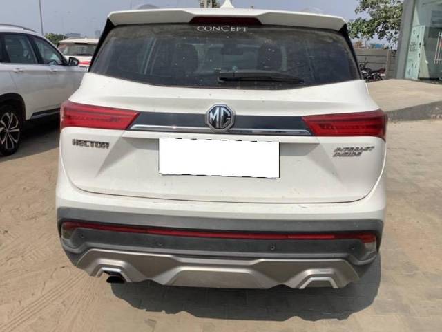 https://images10.gaadi.com/usedcar_image/4585808/original/processed_c724cc8a-44d3-4979-9e95-4dcb732a362c.jpeg?imwidth=6402