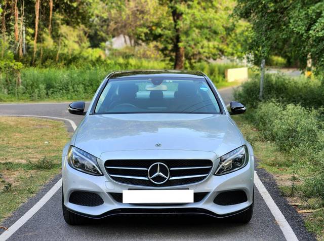 https://images10.gaadi.com/usedcar_image/4585862/original/processed_352115cb9d8d90ceca3a87ae55750157.jpg?imwidth=6400