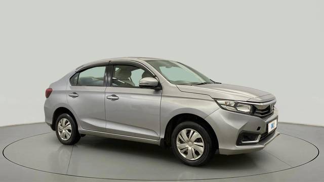 https://images10.gaadi.com/usedcar_image/4585892/original/068240c6230832da79df512894ceb5ff.jpg?imwidth=6400