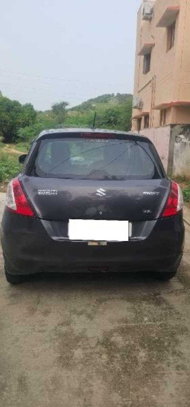 https://images10.gaadi.com/usedcar_image/4585936/original/processed_65e427af-fc85-46fc-972a-8a1ef4ca59f2.jpg?imwidth=6402