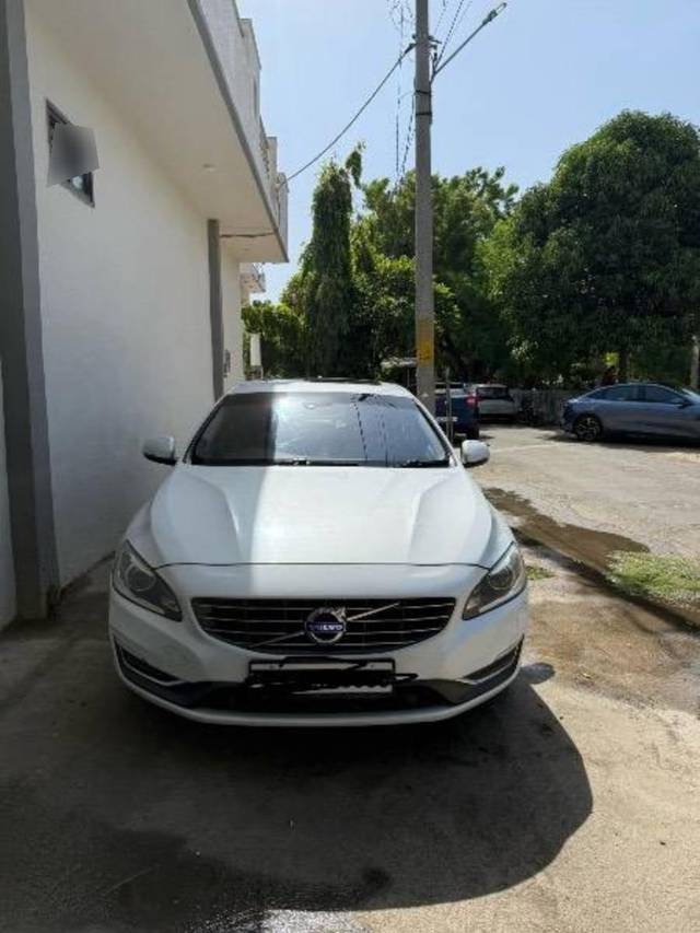 https://images10.gaadi.com/usedcar_image/4585965/original/processed_48cdfb2c-00fc-4385-b9e8-99b221766679.jpeg?imwidth=6400
