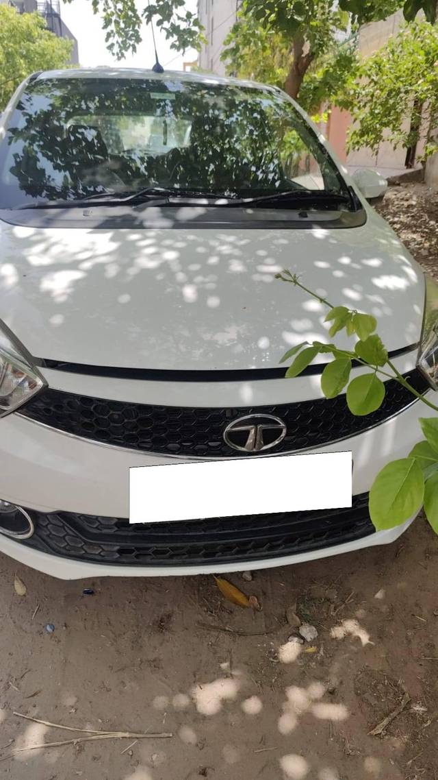 https://images10.gaadi.com/usedcar_image/4585974/original/processed_6225ef85-a8e8-42e6-8668-623bc27174dc.jpg?imwidth=6401
