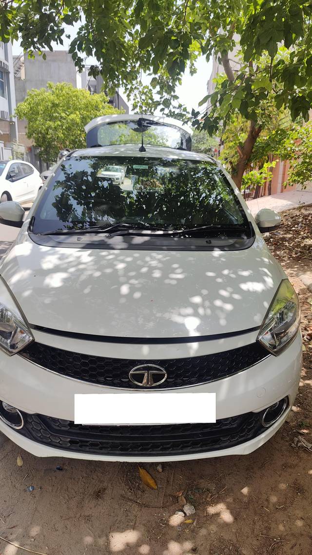 https://images10.gaadi.com/usedcar_image/4585974/original/processed_90990094-c74e-43e7-8b41-58e1cacf7d82.jpg?imwidth=6400