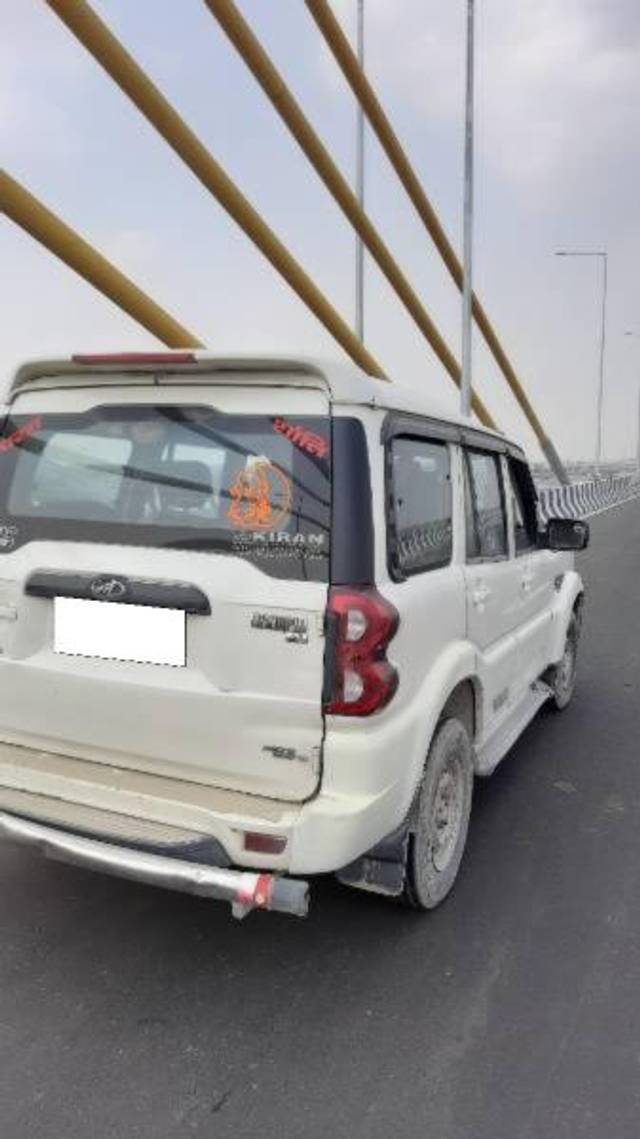 https://images10.gaadi.com/usedcar_image/4585994/original/processed_f32872f2-81ff-442b-8ac0-ee0fd965072e.jpg?imwidth=6401