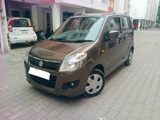 https://images10.gaadi.com/usedcar_image/4586001/original/processed_214eb1ce24ae7751f5568beaaed506a5.jpg?imwidth=6402