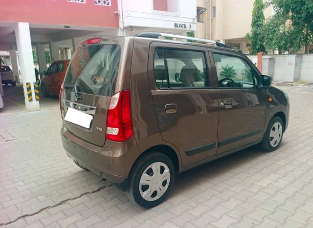 https://images10.gaadi.com/usedcar_image/4586001/original/processed_d52a49bbcef8fe51d44af2f31914eb31.jpg?imwidth=6401
