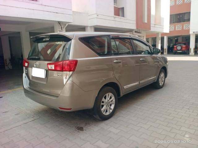 https://images10.gaadi.com/usedcar_image/4586007/original/processed_7a65ce8b3434a82114e7205a9f60c442.jpg?imwidth=6401